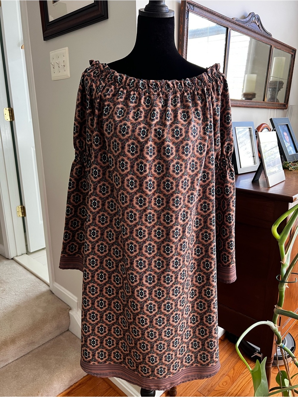Gilli Made in USA Boho Off Shoulder Mauve Medallion Print Dress M